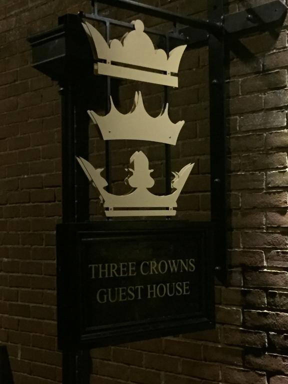 Three Crowns Guest House ซอลส์บรี ภายนอก รูปภาพ